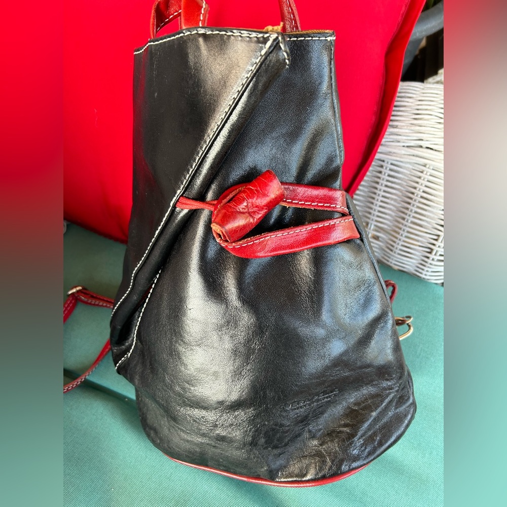 Vera Pelle Black and Red Leather Backpack
